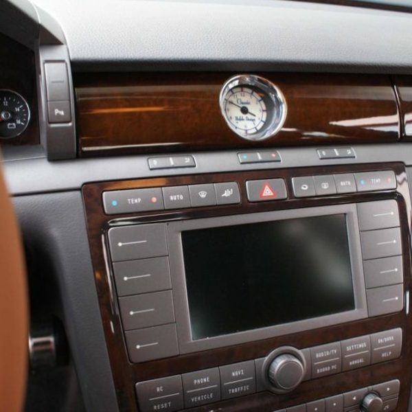 Hofele-Design конвертира VW Phaeton в Mythos Royal